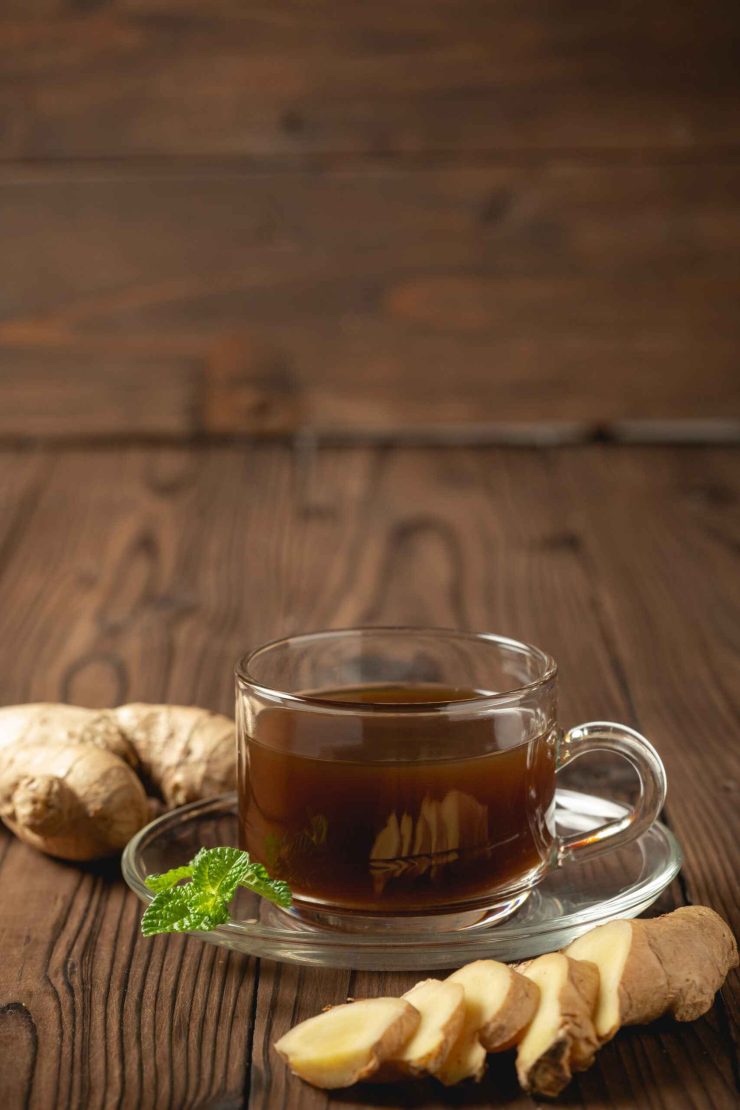 hot-ginger-juice-ginger-sliced-wooden-table-1-scaled_11zon